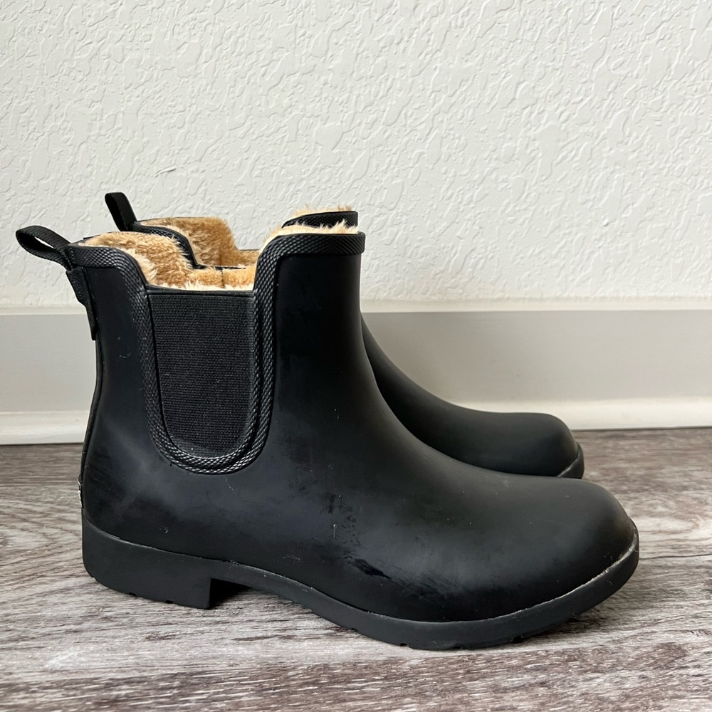 Chooka chelsea plush rainboots size 8 EUC